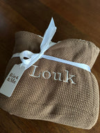 Gepersonaliseerd gebreid babydekentje – Bruin