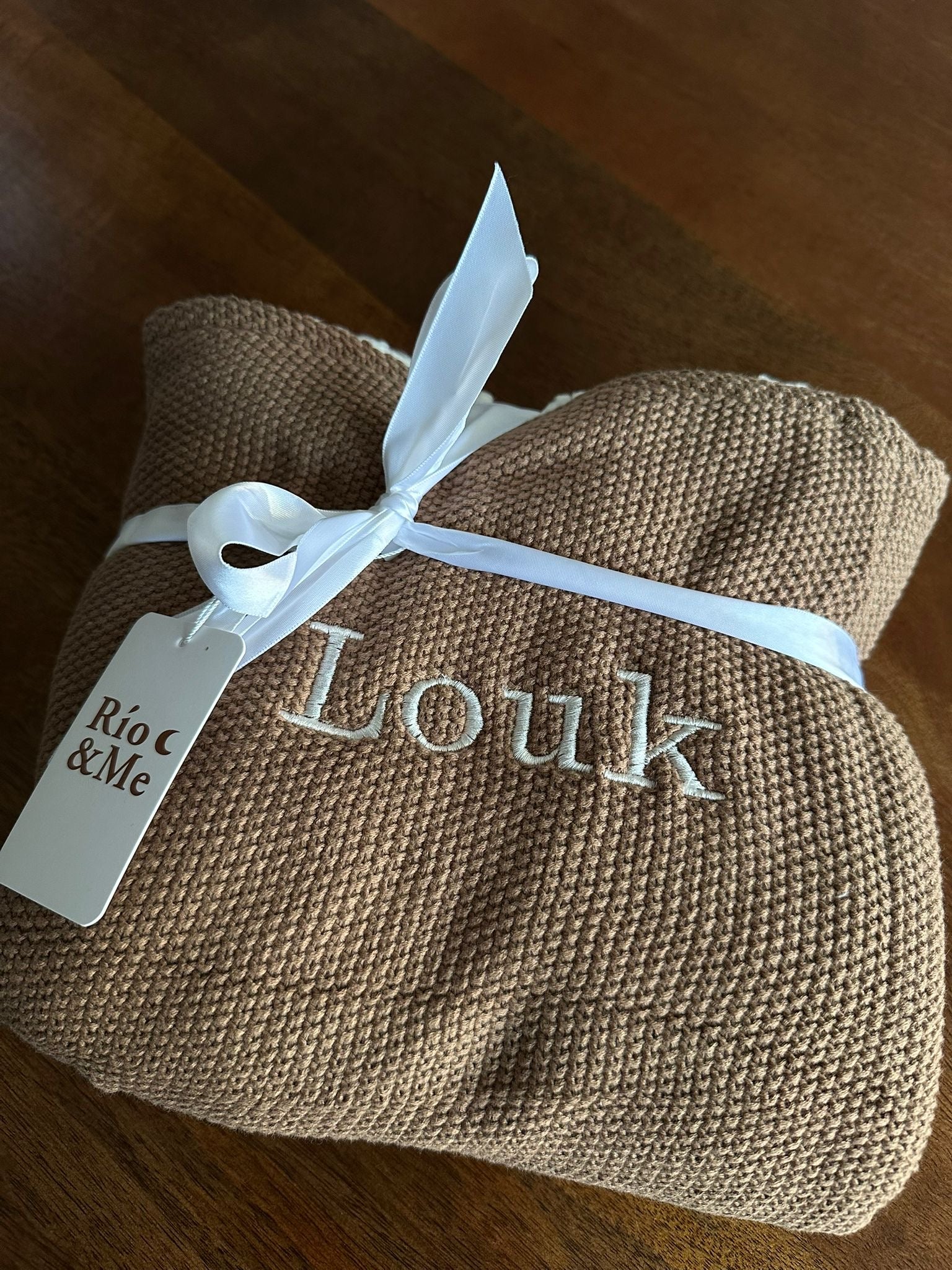 Gepersonaliseerd gebreid babydekentje – Bruin