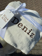 Gepersonaliseerd gebreid babydekentje – Wit