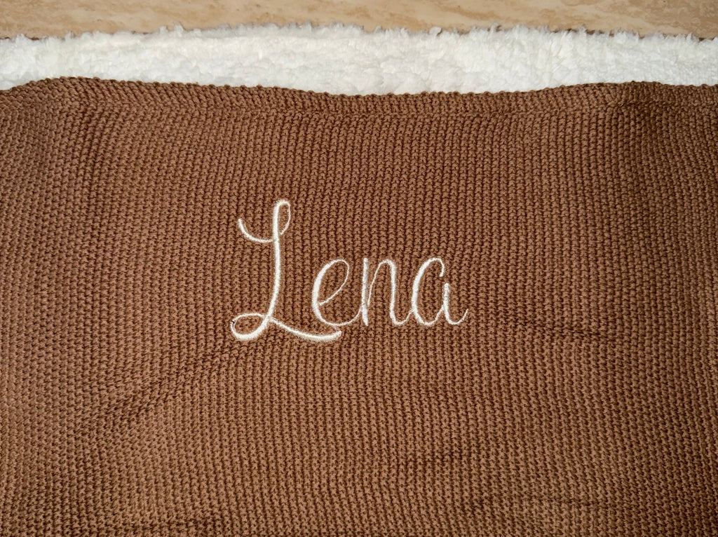 Gepersonaliseerd gebreid babydekentje – Bruin