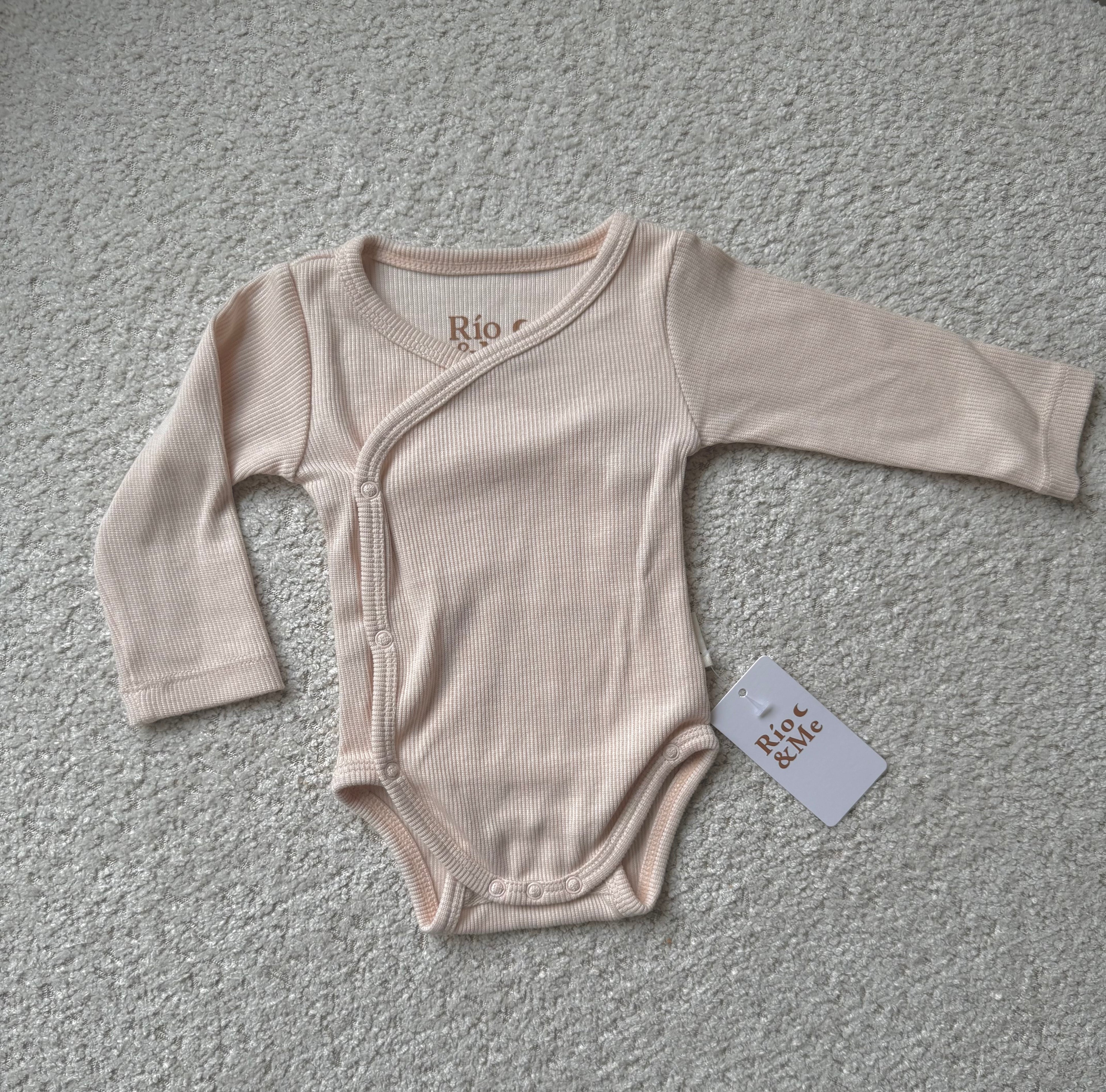 Romper rib lange mouw – Latte – maat 50–56